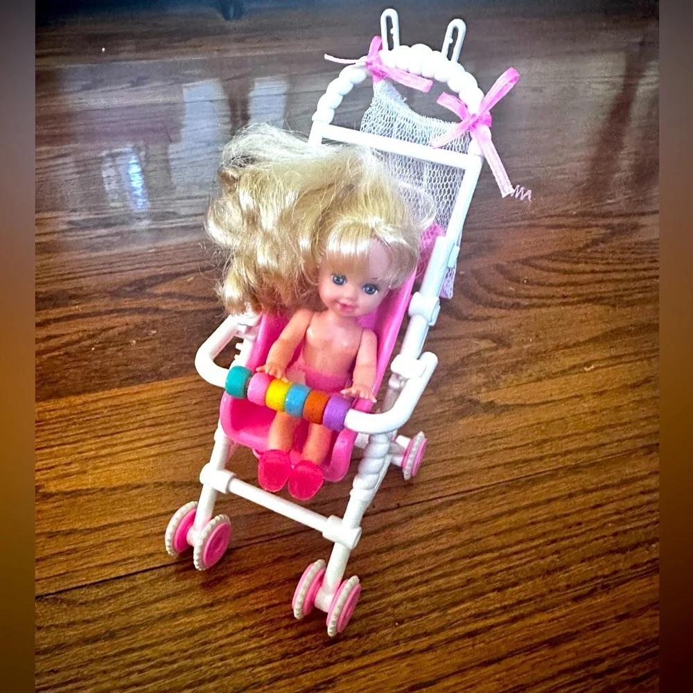 Vintage 1995 Barbie Strollin Fun Baby Sister Kelly - Picture 1 of 7